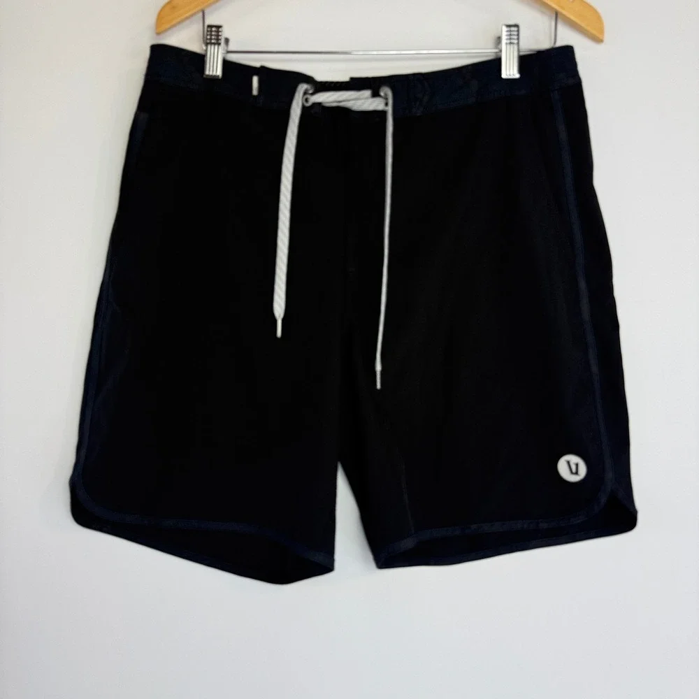 Vuori Cruise Boardshort Mens 32 Black Camo V314 Hybrid 4-Way Stretch Swim Trunks